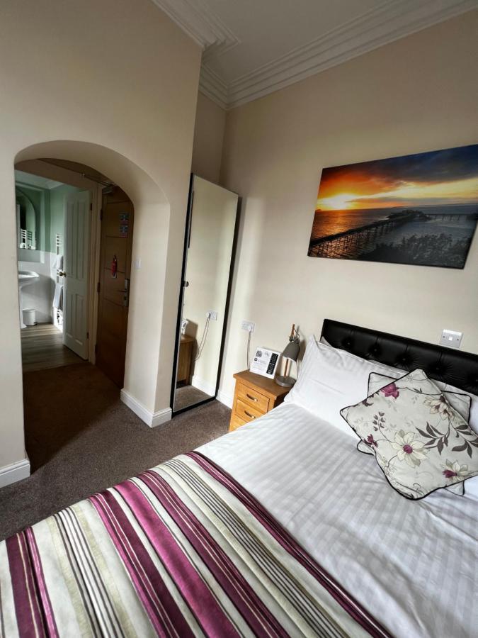 Queenswood Hotel Weston-super-Mare Buitenkant foto